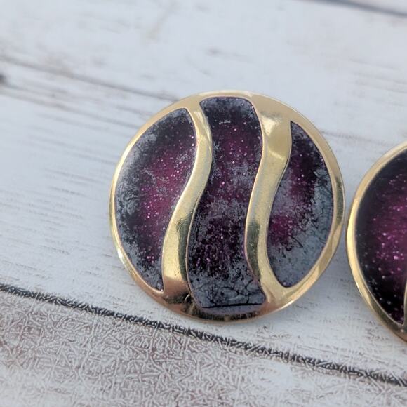 Vintage Clip On Earrings Dark Red & Gold Tone - Damaged - Picture 3 of 7